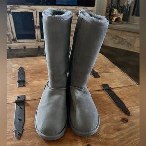 UGG- Tall- Gray- Sz 8